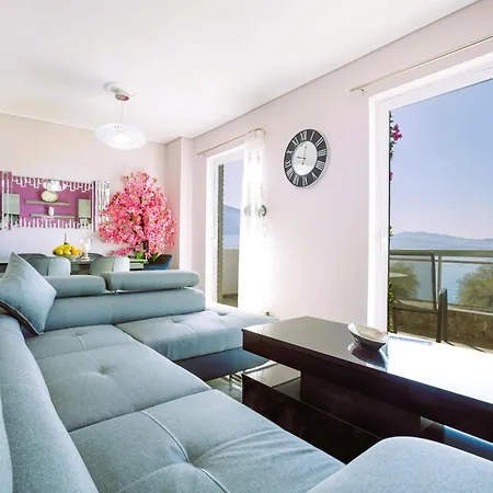 Messinian Bay Shore Apartment *