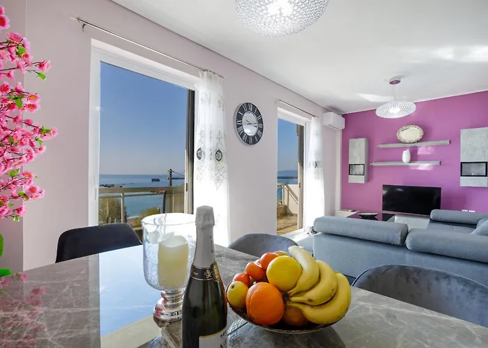 Messinian Bay Shore Apartment *